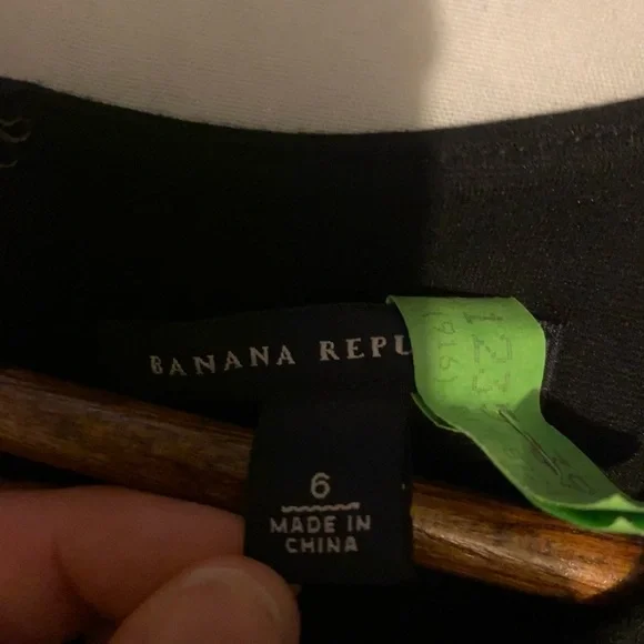 Banana Republic size 6 little black dress - Picture 8 of 9